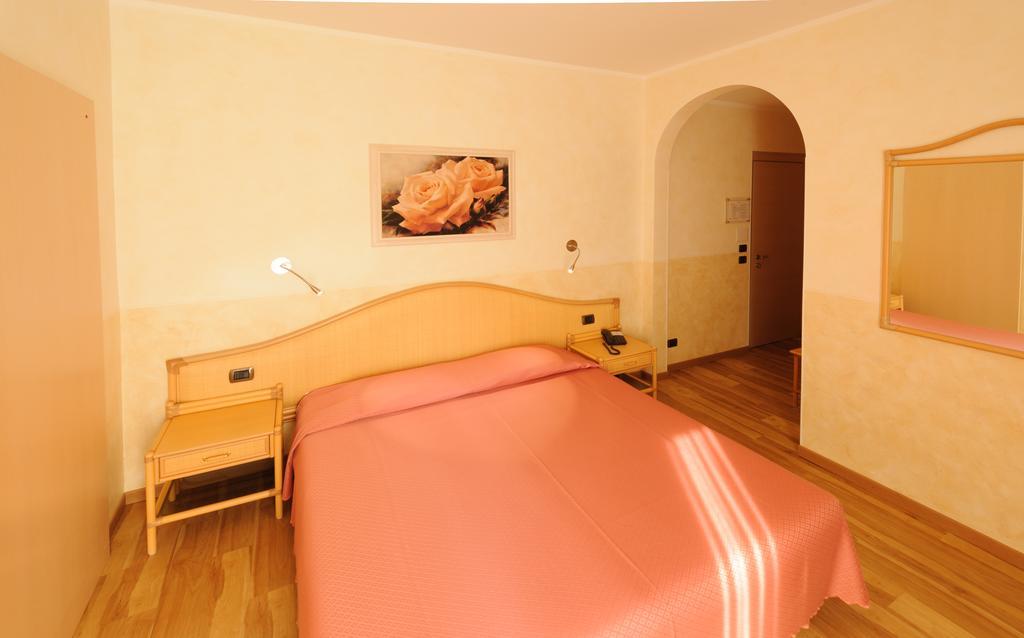 Hotel Garden Zorzi San Felice del Benaco Bilik gambar